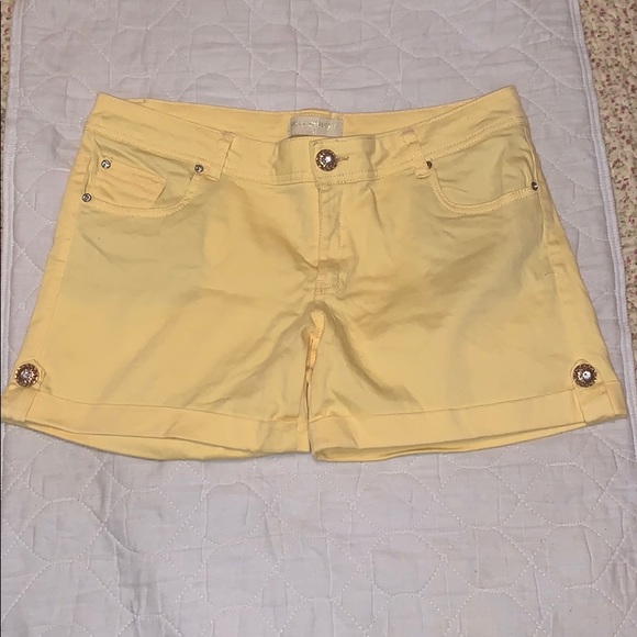 MISS MORENA women’s shorts in yellow - Picture 1 of 3